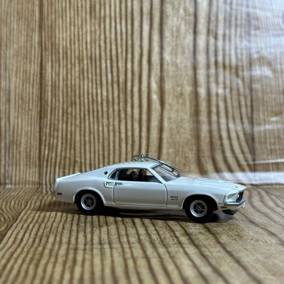 Hallmark Keepsake Ornament 1969 Ford Mustang Boss 429 Artist Signed - Picture 2 of 10